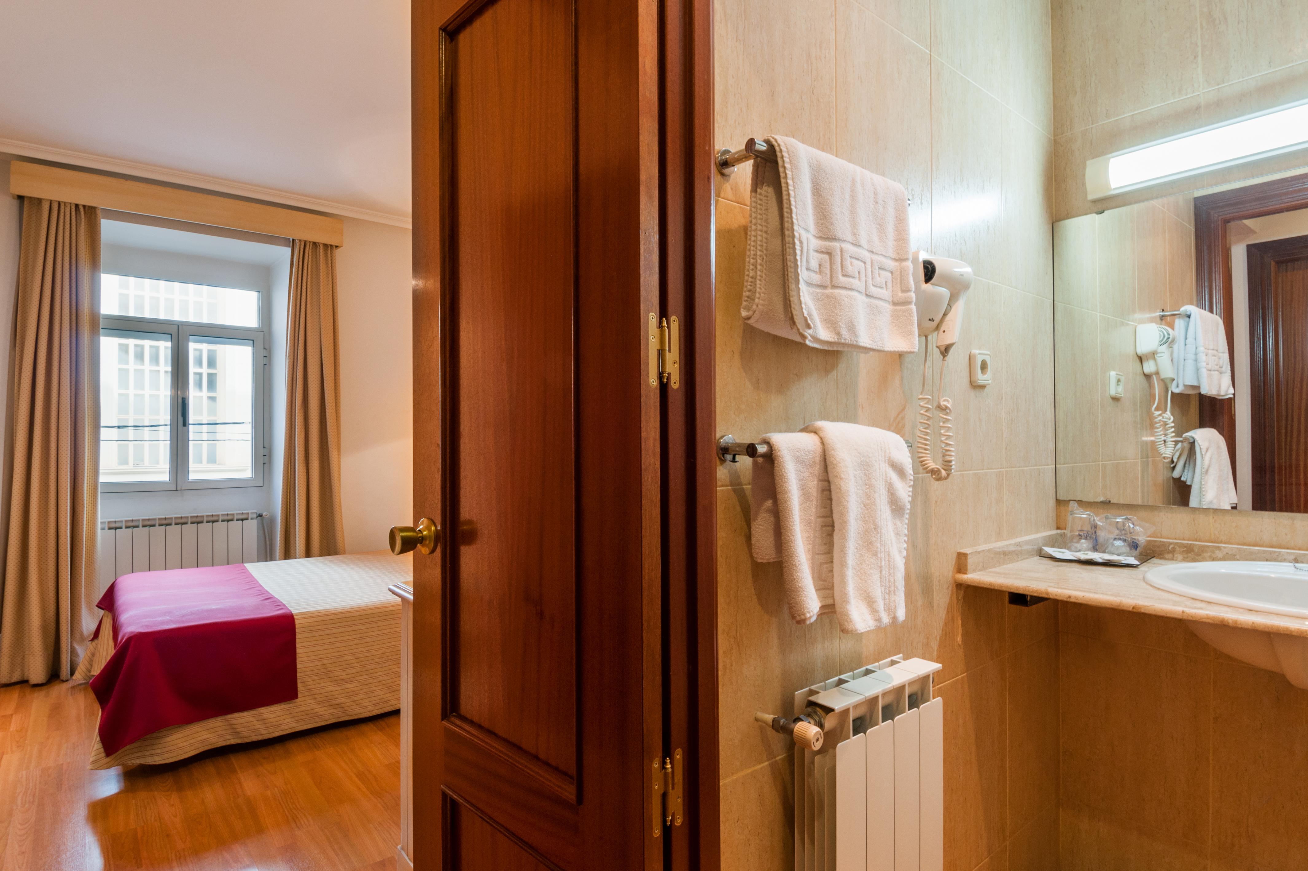 Hotel Victoria Лінарес Екстер'єр фото